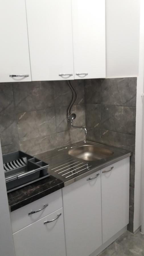 White 2 Apartment *